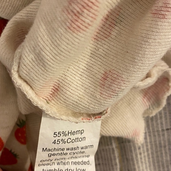 Mollusk Surf Hemp Strawberry 🍓 Tank - Picture 4 of 5